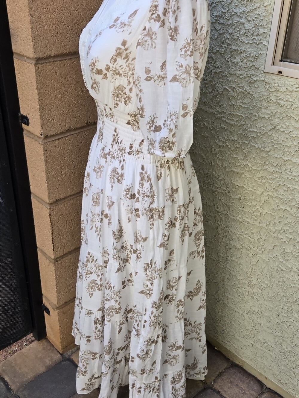J Gee Vintage-Inspired Cream Floral Maxi Dress - Picture 5 of 9